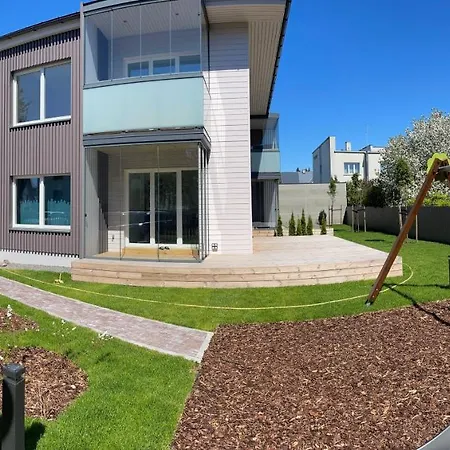 New! Two-bedroom With Large Terrace 아파트