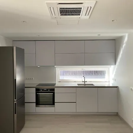 New! Two-bedroom With Large Terrace 아파트